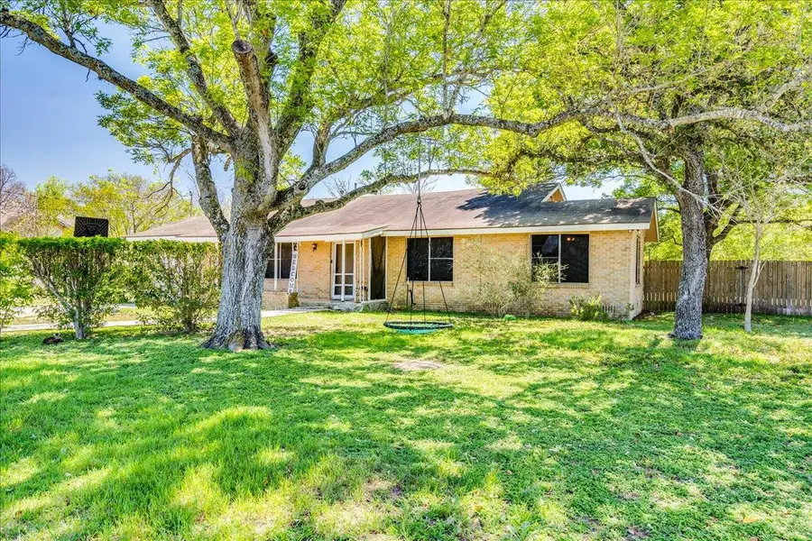 500 Blackjack St, Lockhart, TX 78644 - #3