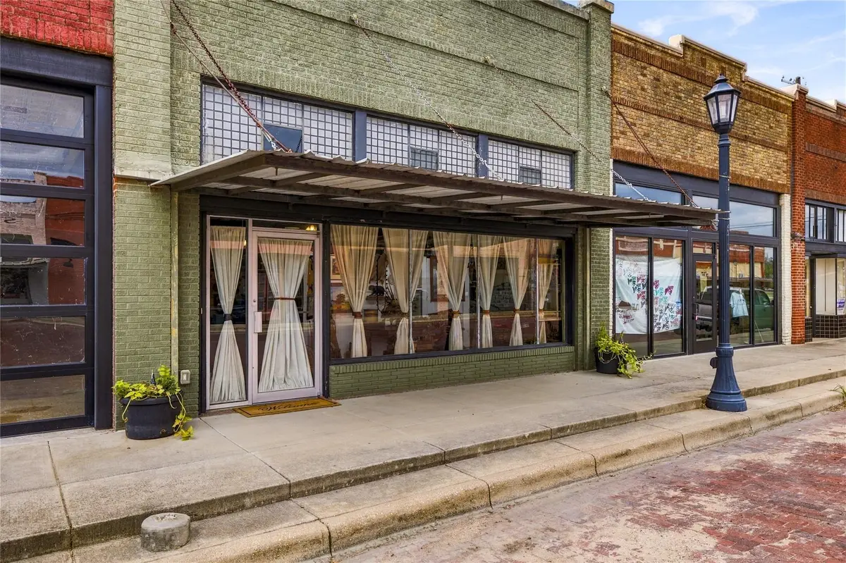 137 E Clark St, Bartlett, TX 76511 - #1
