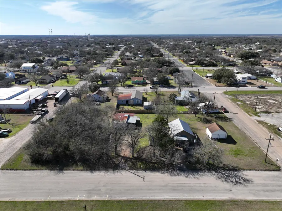 639 N Manse Ave, Giddings, TX 78942 - Image #3