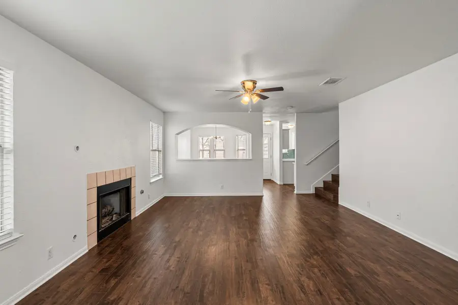 210 Summerside Ave, Lockhart, TX 78644 - Image #3