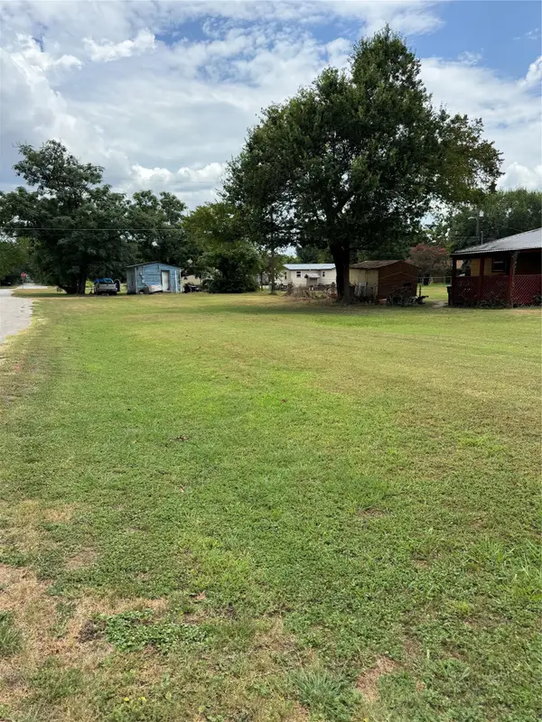 501 Hill St, Smithville, TX 78957