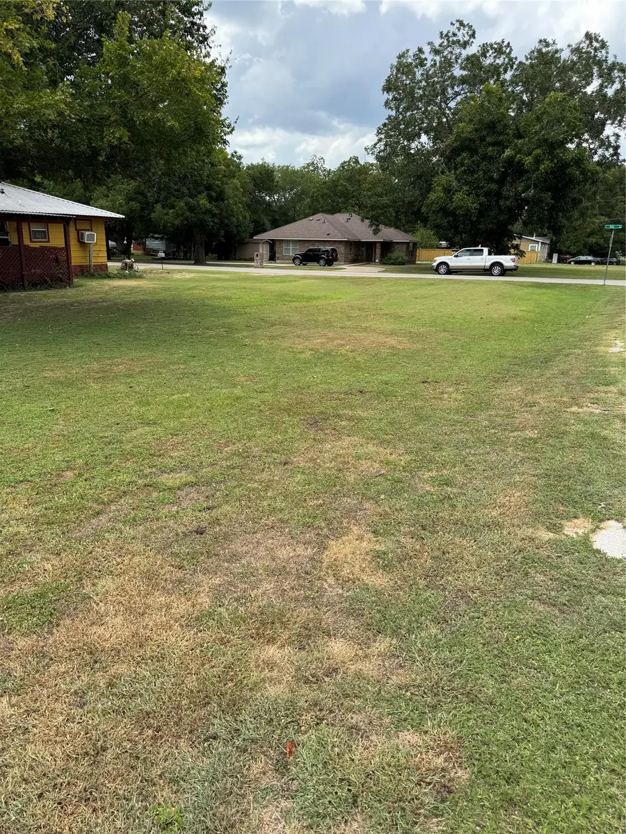 501 Hill St, Smithville, TX 78957 - Image #3