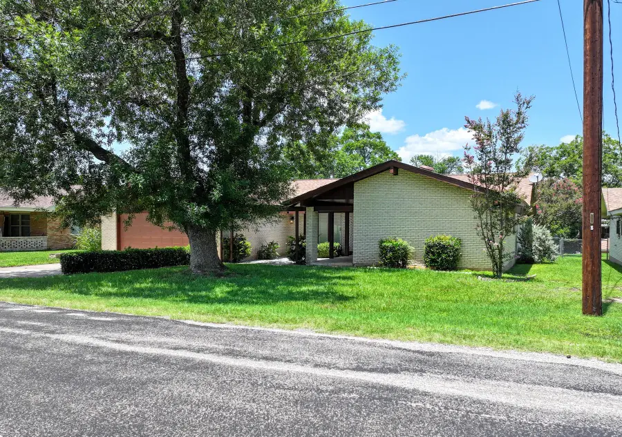 106 Flamingo Cir, Marble Falls, TX 78654 - Image #3