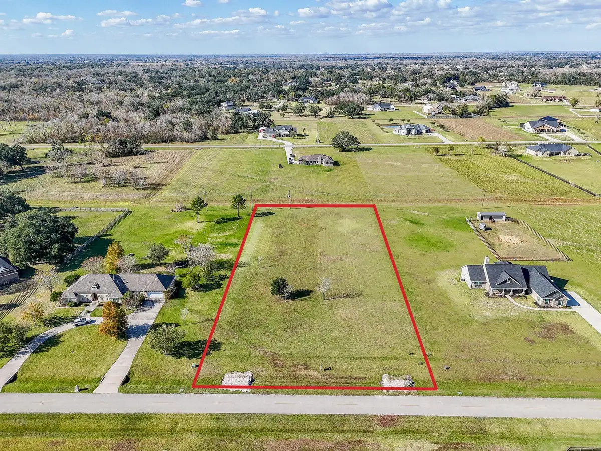 702 Comanche Trail Dr, Rosharon, TX 77583 - Image #1