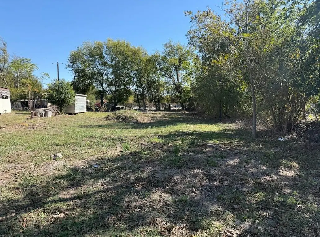 502 S Alamo St, Bartlett, TX 76511 - #1