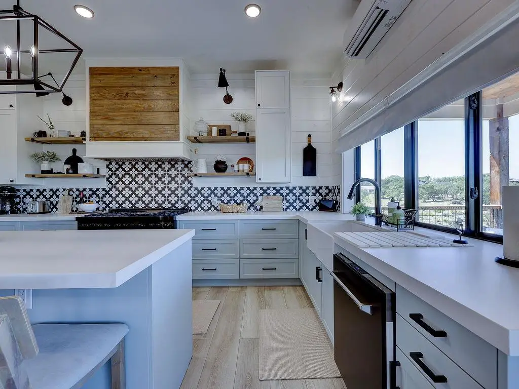 22516 Felicia Dr, Spicewood, TX 78669 - #1