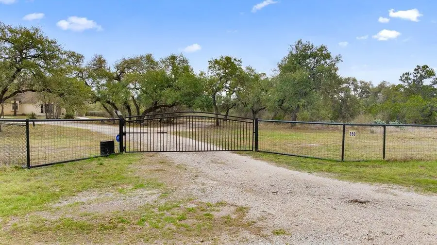 350 Buffalo Springs Rd, New Braunfels, TX 78132 - #2