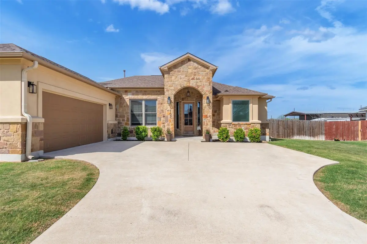 107 Les Ln, Smithville, TX 78957 - #1