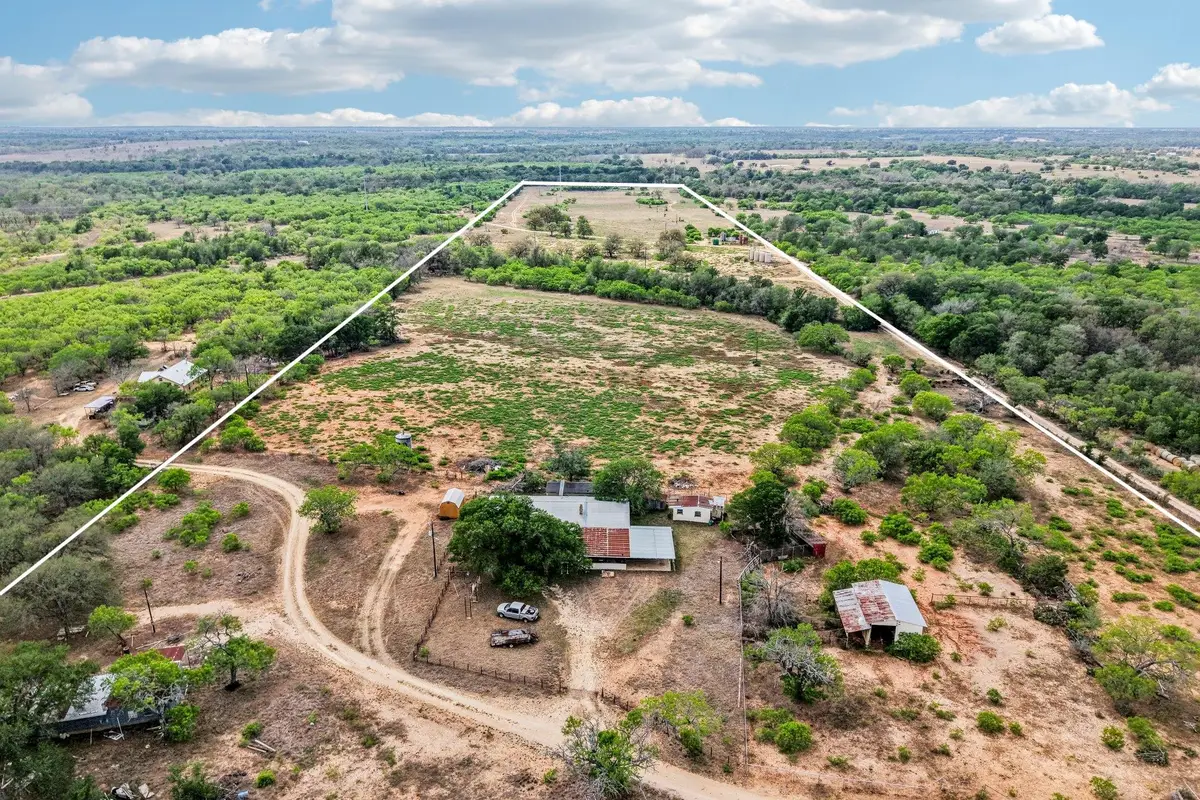 3200 Cattlemens Row, Lockhart, TX 78644 - #1