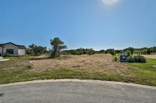 109 Rolling Hills Ct, Spicewood, TX 78669