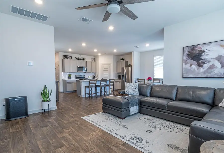 208 Greens Bayou Trl, Hutto, TX 78634 - #2