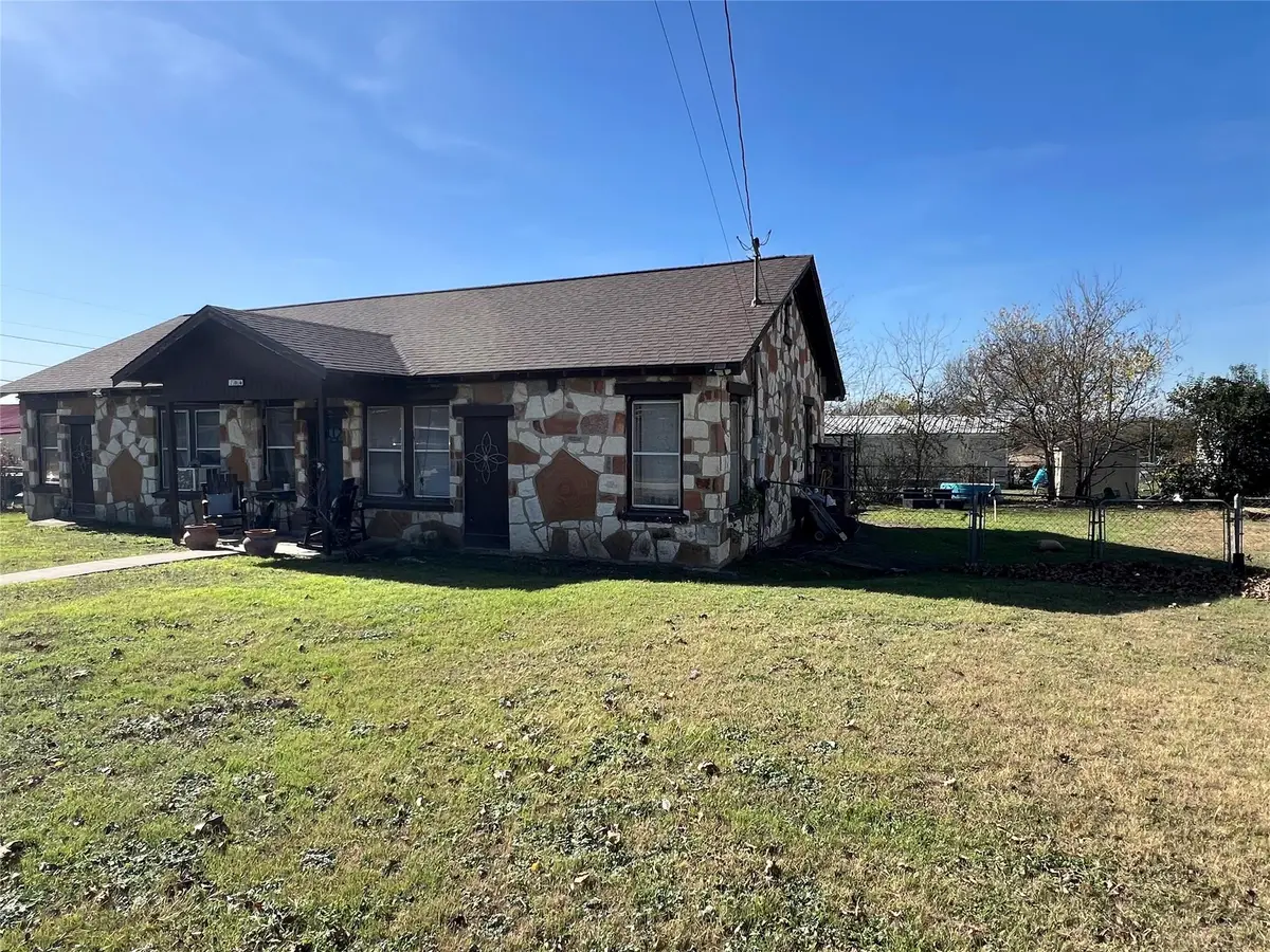 204 Brewster St, Florence, TX 76527 - #1