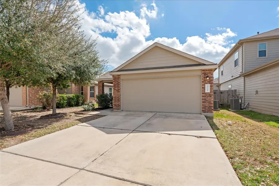 3721 Alpine Autumn Dr, Austin, TX 78744 - #3