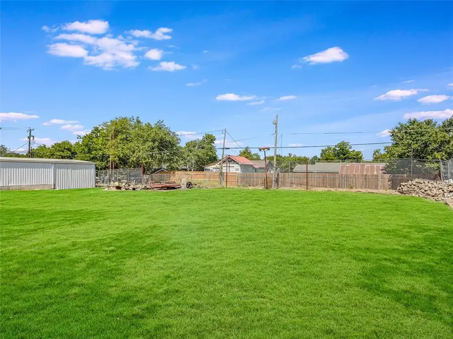 1010 N Main St, Taylor, TX 76574 - #2