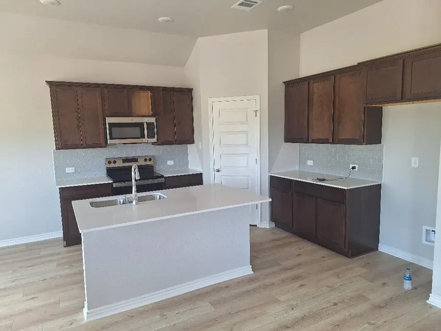 506 Story Ave, Florence, TX 76527 - Image #2