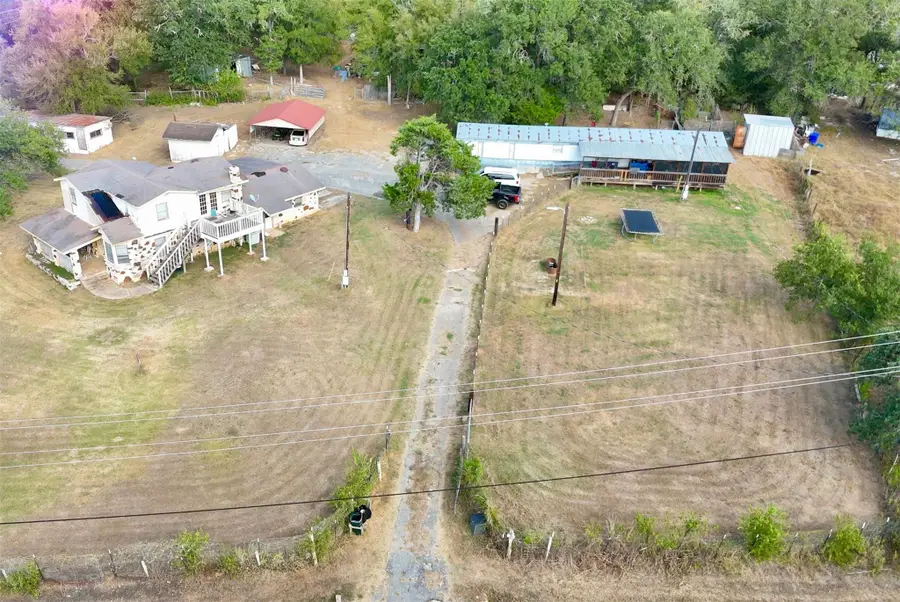 109 Wayside Dr, Elgin, TX 78621 - #2