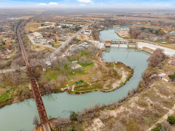 9035 Fm 725, McQueeney, TX 78123