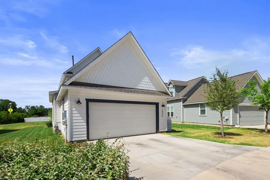 1066 Twain St, Driftwood, TX 78619 - #2