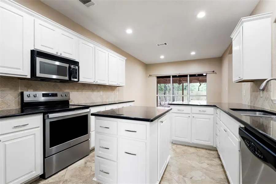 230 Cedar Hills Dr, Elgin, TX 78621 - Image #2