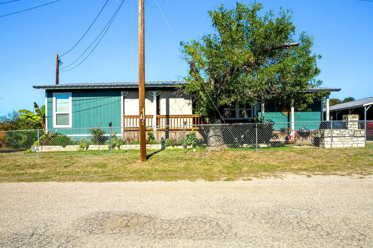 301 E Castlebriar Dr, Marble Falls, TX 78654 - Image #1