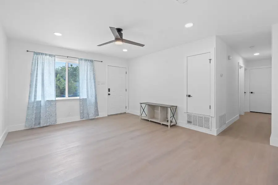 8706 Brookfield Dr, Austin, TX 78758 - Image #2