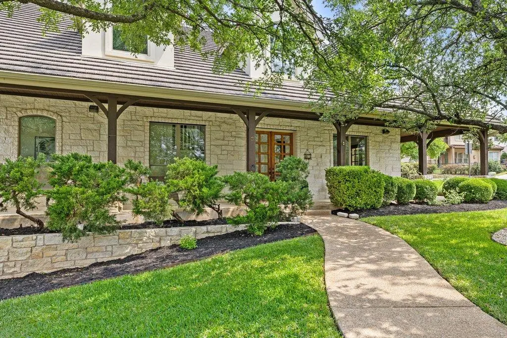 2 Dovedale Cv, The Hills, TX 78738 - #1