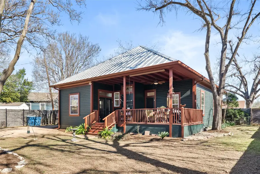 518 N Avenue F, Elgin, TX 78621 - Image #2