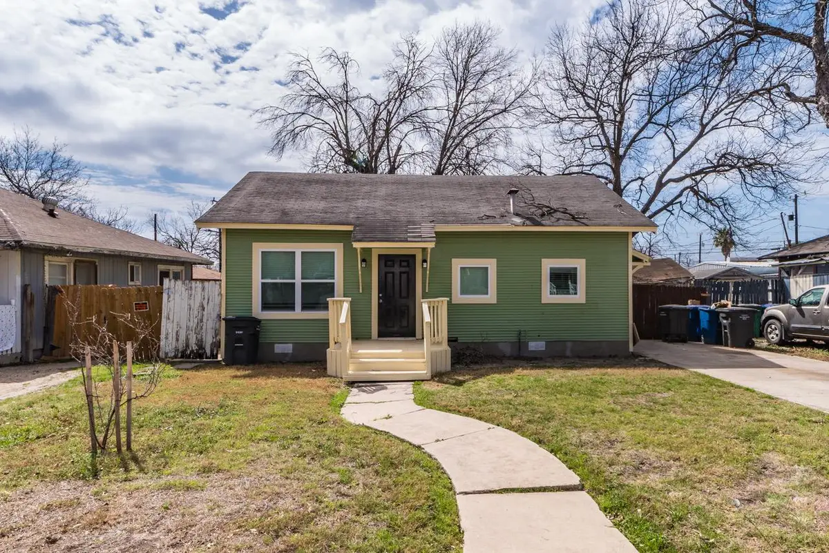 930 W Ridgewood Ct, San Antonio, TX 78201 - #1