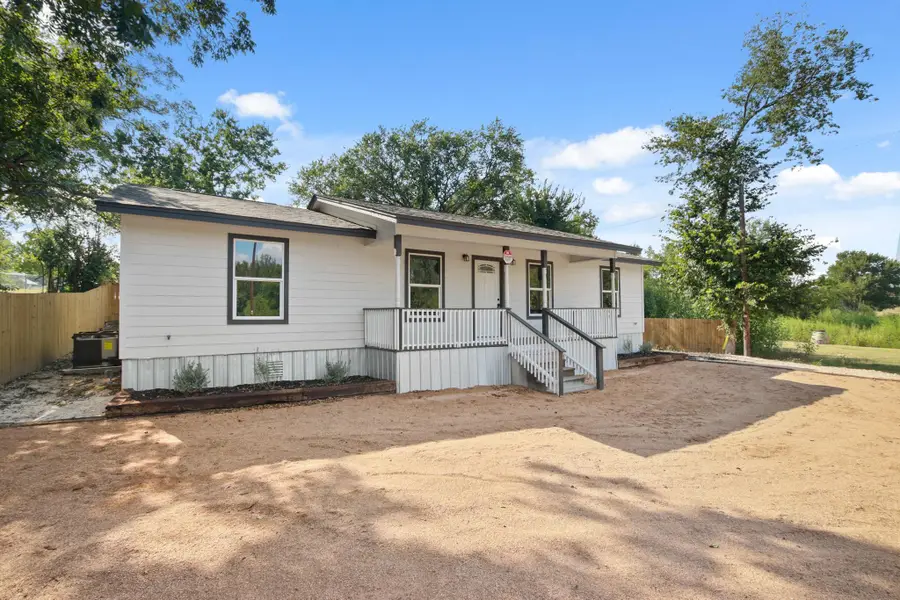 713 Burkett St, Taylor, TX 76574 - Image #2