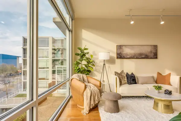 210 Lee Barton Dr #421, Austin, TX 78704