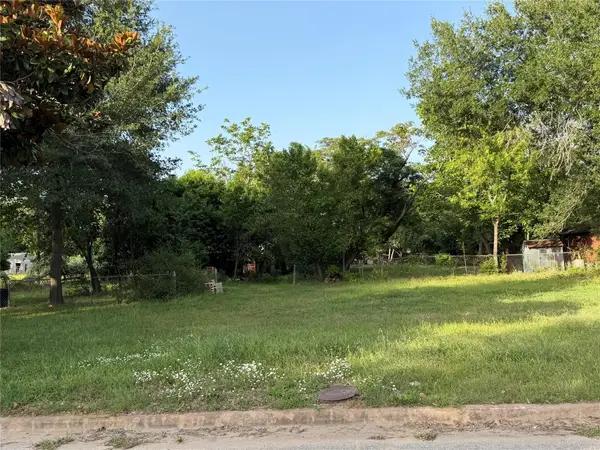528 N Wilcox St, Rockdale, TX 76567