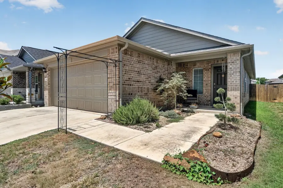 196 Harvest Creek Dr, Uhland, TX 78640 - #2