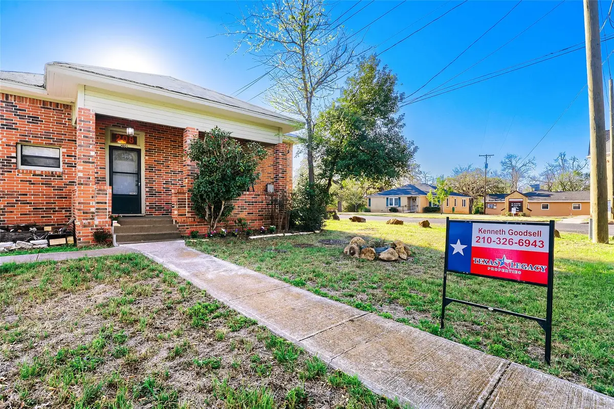 208 N Avenue B, Elgin, TX 78621 - #1
