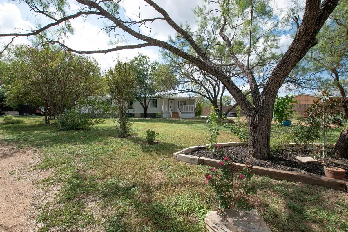 105 Conroe Ct, Kingsland, TX 78639 - #1