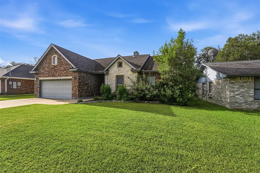1338 Donovan St, Gonzales, TX 78629 - #2