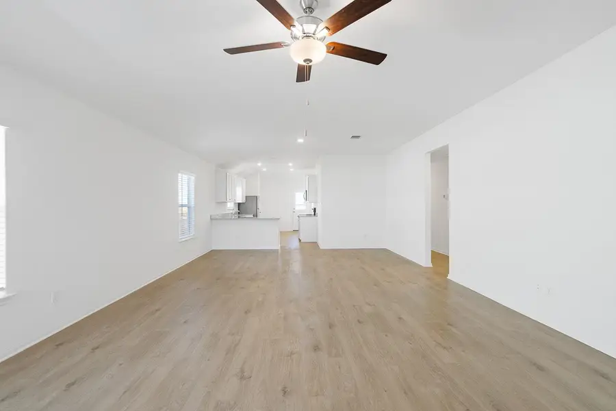 112 Paria Ct, Jarrell, TX 76537 - #3