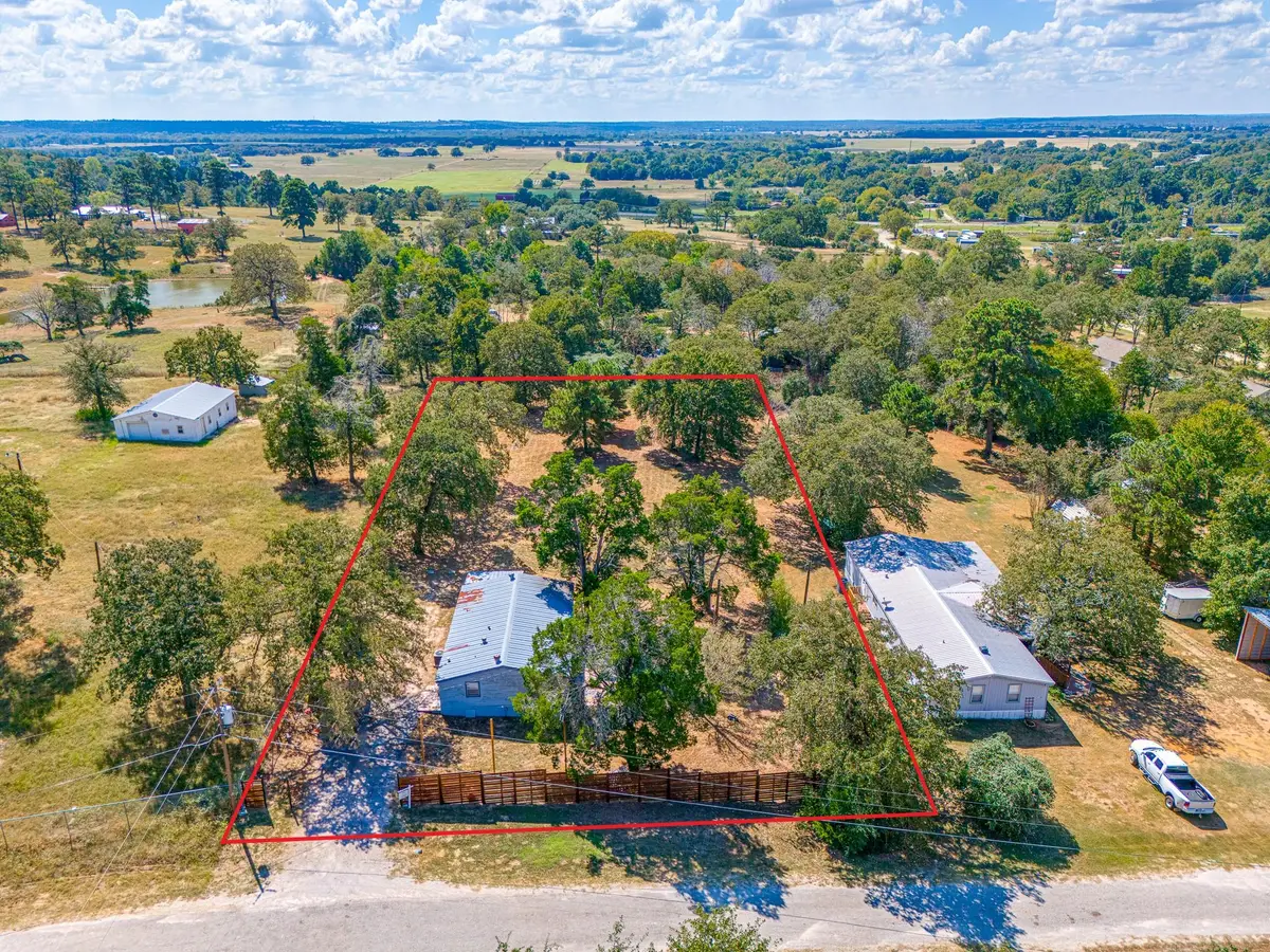121 Redbird Ln, Smithville, TX 78957 - Image #1