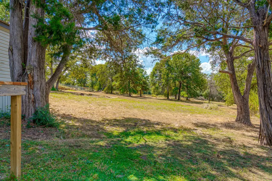 121 Redbird Ln, Smithville, TX 78957 - Image #3