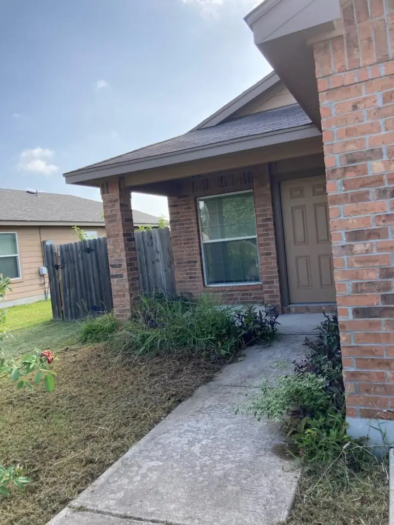2416 Blue Sky Ln, Lockhart, TX 78644 - #1