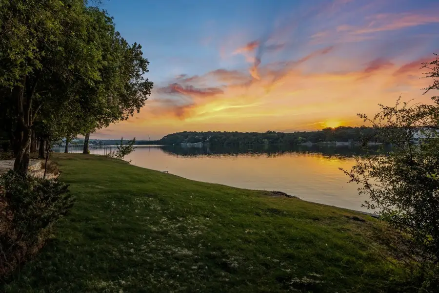 1700 Lakeshore Dr, Austin, TX 78746 - Image #3