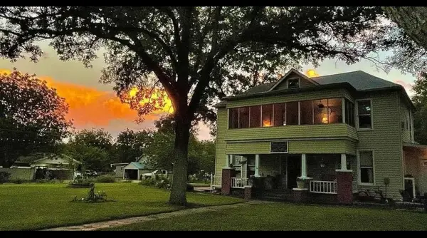 203 W Commerce St, San Saba, TX 76877