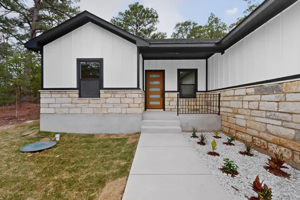 190 Molokini Dr, Bastrop, TX 78602