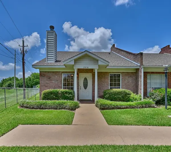 2416 Stone Hollow Dr, Brenham, TX 77833
