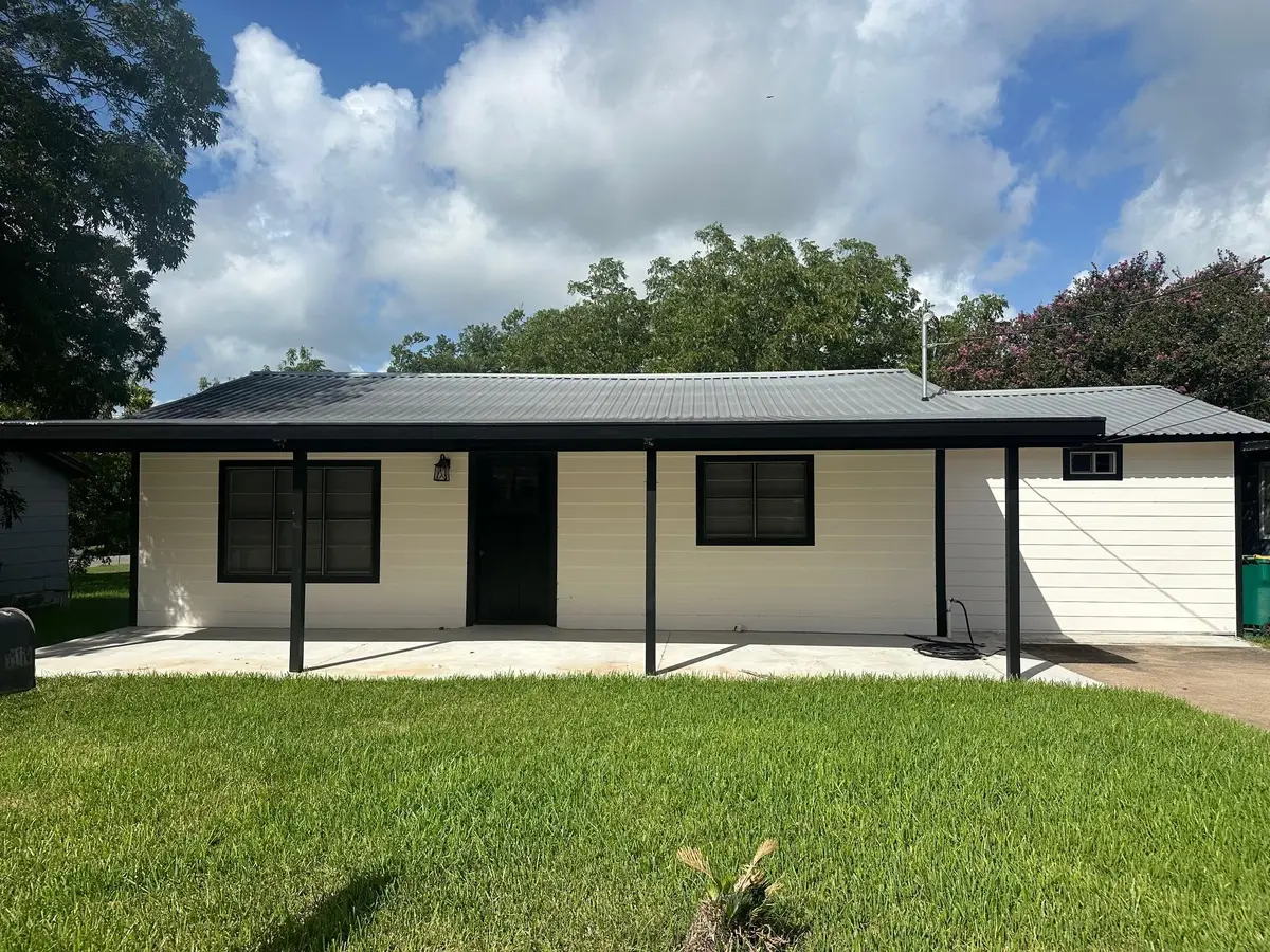 719 Eckel St, La Grange, TX 78945 - Image #1