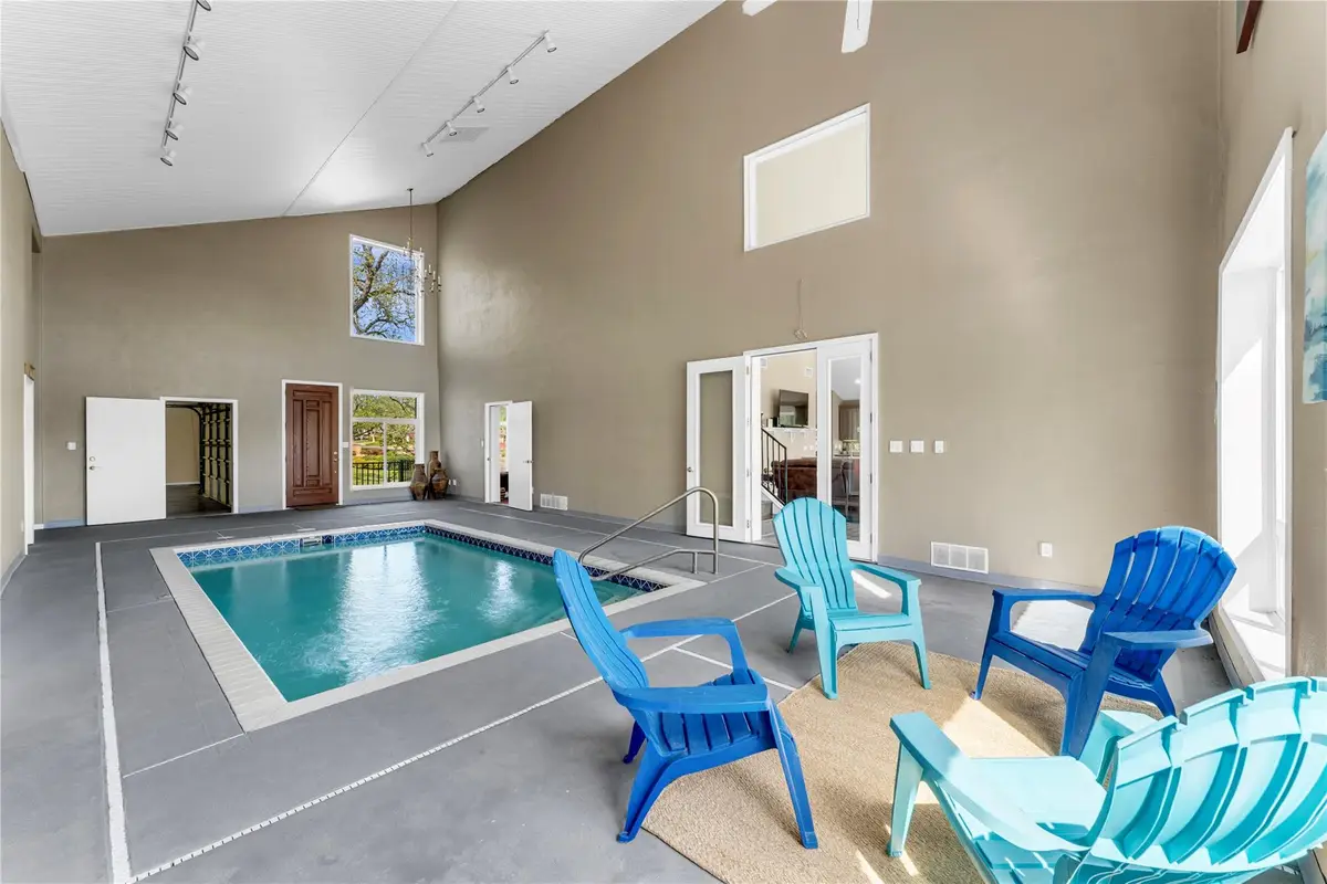 319 Meadowlakes Dr, Marble Falls, TX 78654 - #1
