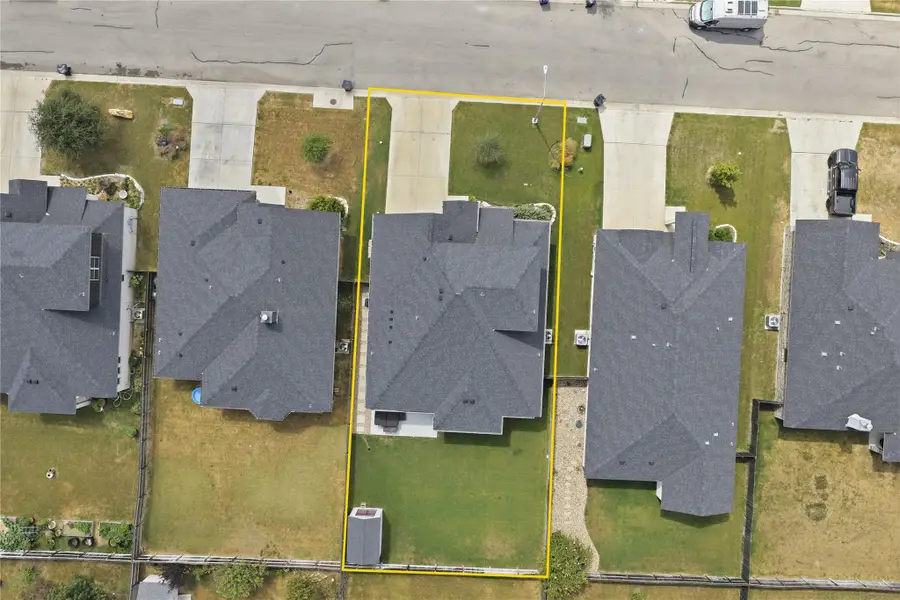 521 Seabiscuit Dr, Jarrell, TX 76537 - #2