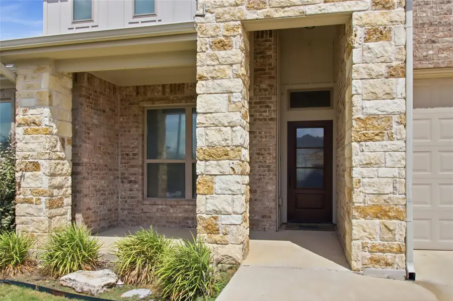 521 Seabiscuit Dr, Jarrell, TX 76537 - #3