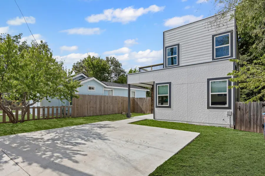 813 Chihuahua St, Lockhart, TX 78644 - Image #3