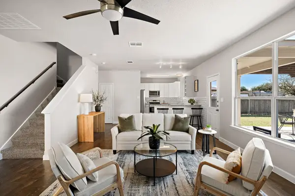 105 Edison Dr, Hutto, TX 78634