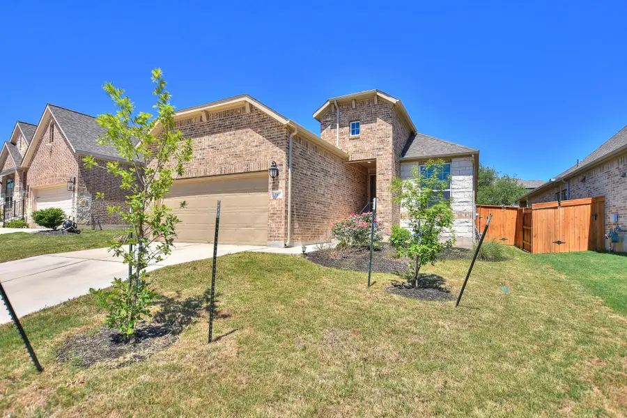 141 Green Knoll Ln, Georgetown, TX 78628 - Image #2